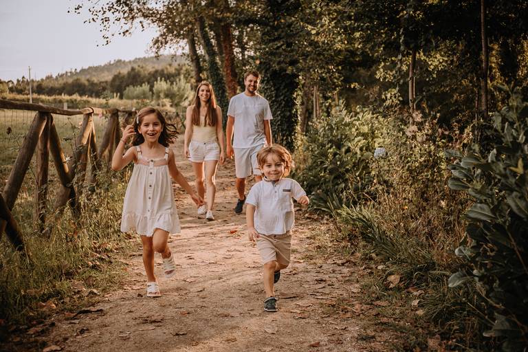 fotografia de familias, sessão fotografica familiar, melhores fotografos de familia, melhores fotografos de crianças de portugal, sessao por do sol, sessao bosque, sessao natureza