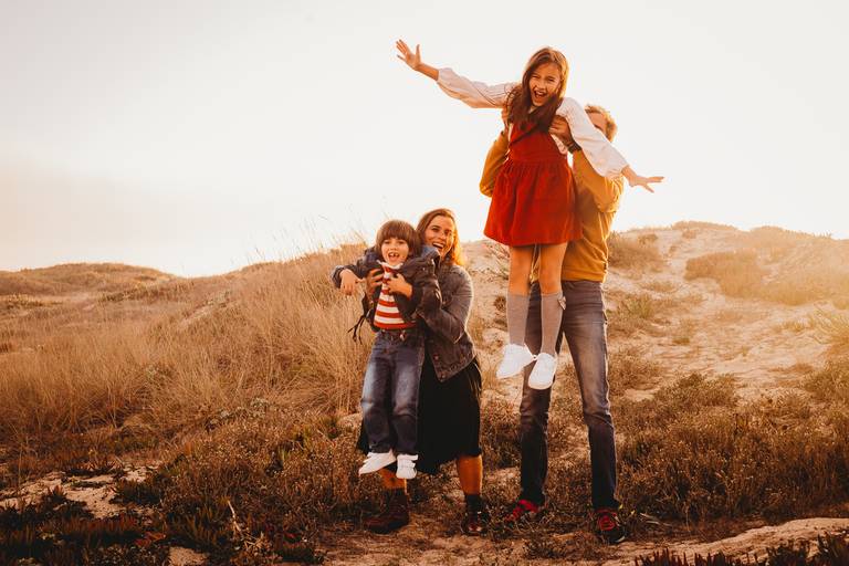 fotografia de familias, sessão fotografica familiar, melhores fotografos de familia, melhores fotografos de crianças de portugal, sessao por do sol, sessao praia