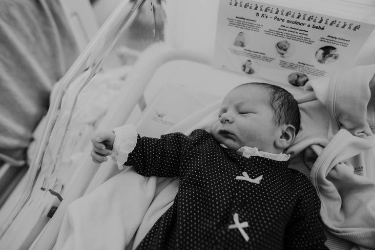 fotografia de recem nascido, sessão fotografica hospitalar, melhores fotografos de familia, melhores fotografos de recem nascido em portugal, sessao hospital, primeiras horas de vida, bebe, newborn