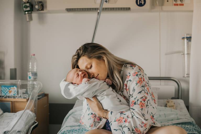 fotografia de recem nascido, sessão fotografica hospitalar, melhores fotografos de familia, melhores fotografos de recem nascido em portugal, sessao hospital, primeiras horas de vida, bebe, newborn