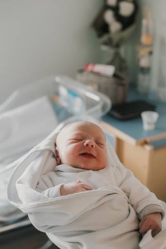 fotografia de recem nascido, sessão fotografica hospitalar, melhores fotografos de familia, melhores fotografos de recem nascido em portugal, sessao hospital, primeiras horas de vida, bebe, newborn