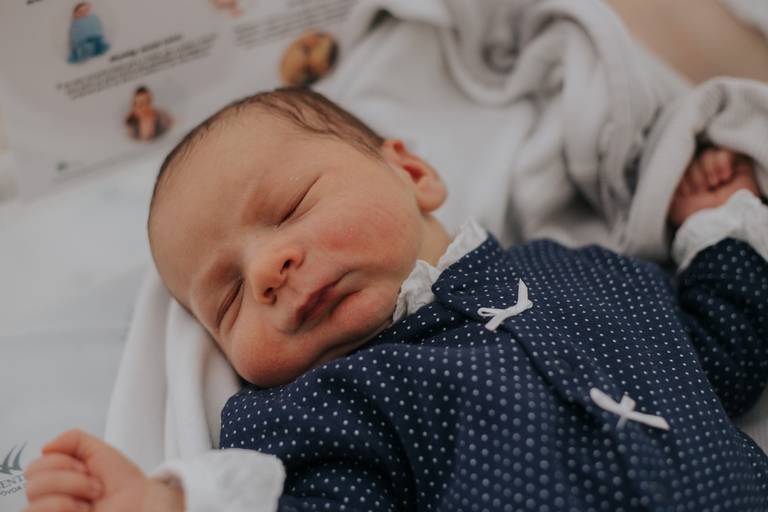 fotografia de recem nascido, sessão fotografica hospitalar, melhores fotografos de familia, melhores fotografos de recem nascido em portugal, sessao hospital, primeiras horas de vida, bebe, newborn