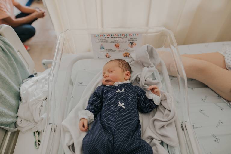 fotografia de recem nascido, sessão fotografica hospitalar, melhores fotografos de familia, melhores fotografos de recem nascido em portugal, sessao hospital, primeiras horas de vida, bebe, newborn
