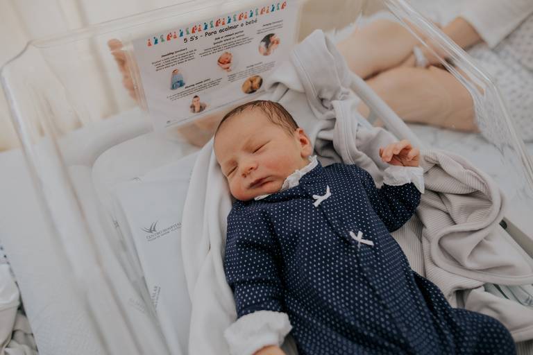 fotografia de recem nascido, sessão fotografica hospitalar, melhores fotografos de familia, melhores fotografos de recem nascido em portugal, sessao hospital, primeiras horas de vida, bebe, newborn