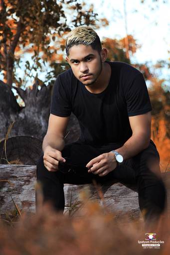 Ensaio Masculino foto sentado