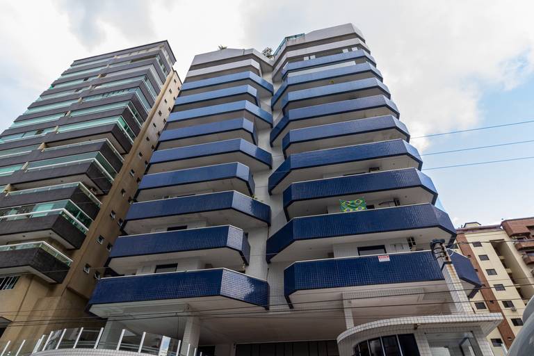 Fotografia profissional de imóveis na Praia Grande, SP, Baixada Santista, por Fernando Freire fotógrafo, especialista em fotografia para anúncio de imóvel. Fachada do prédio Costão do Forte, no bairro Canto do Forte.