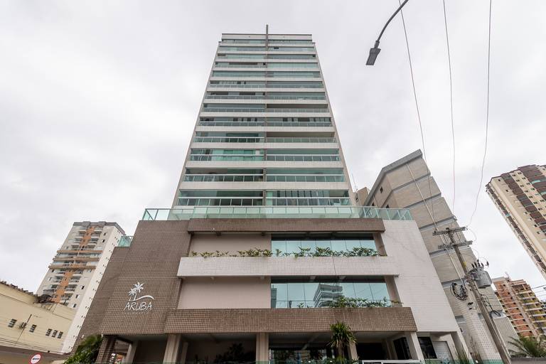 Fotografia profissional de imóveis na Praia Grande, SP, Baixada Santista, por Fernando Freire fotógrafo, especialista em fotografia para anúncio de imóvel. Fachada de prédio no Vila Caiçara.
