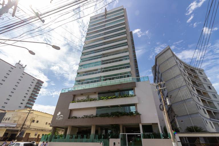 Fotografia profissional de imóveis na Praia Grande, SP, Baixada Santista, por Fernando Freire fotógrafo, especialista em fotografia para anúncio de imóvel. Fachada de prédio no Vila Caiçara.