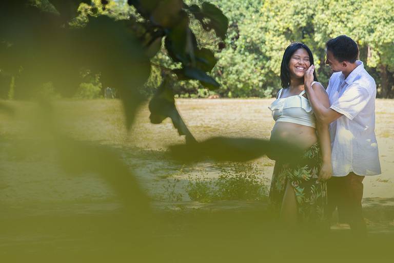 Casal de gestante no Bosque da Barra.