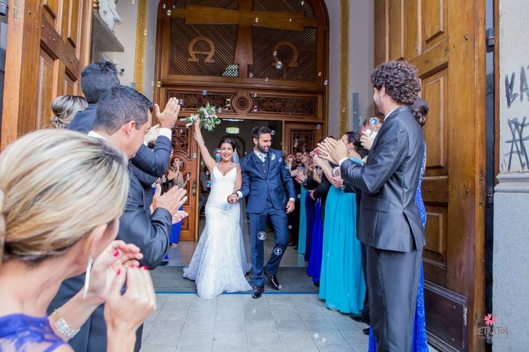 bolinha sabão igreja nossa belem itatiba sp altar igreja nossa senhora belem dia de casamento  vestido sereia buque e terço foto fotografo de casamento itatiba retratos jundiai julio akio