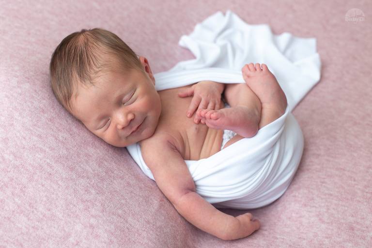 BabyDi, Fotografia de recém nascido, Newborn, bebé a rir, melhores fotógrafos de recém nascidos, smiley baby, oeiras, lisboa, cascais