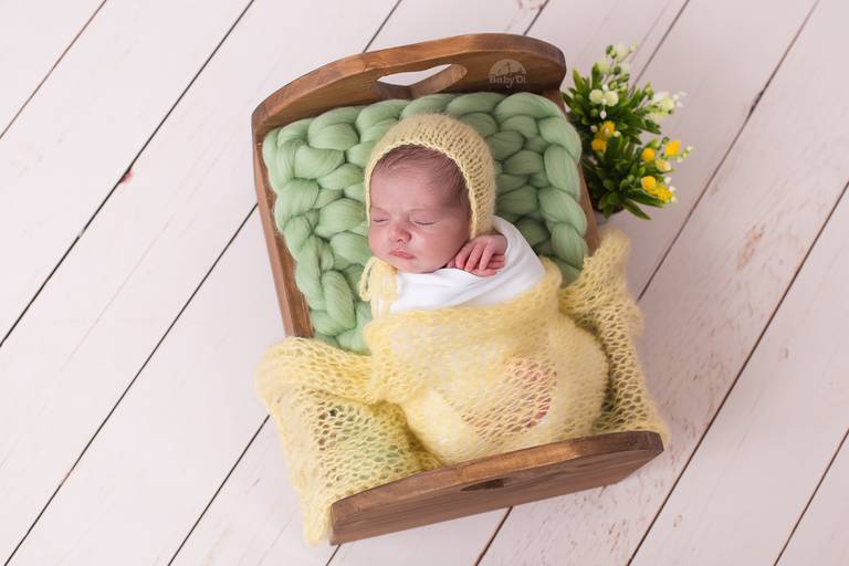BabyDi, Fotografia de recém nascido, Newborn, flores amarelas, melhores fotógrafos de recém nascidos