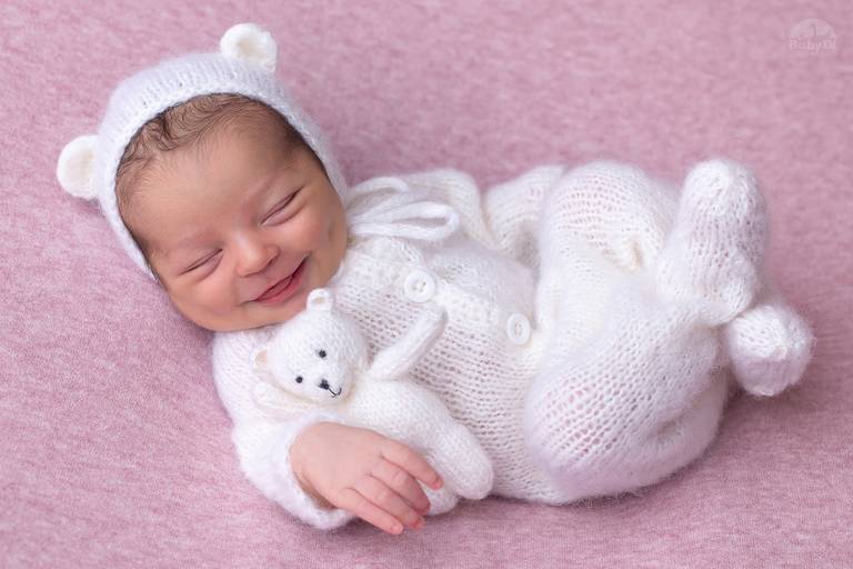 BabyDi, Fotografia de recém nascido, Newborn, ursinho, gargalhada, sorriso, melhores fotógrafos de recém nascidos, Oeiras, lisboa, cascais