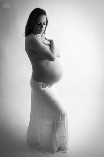 BabyDi, sessão fotográfica de grávida em estúdio, oeiras, melhores fotógrafos de grávidas, preto e branco, black and white