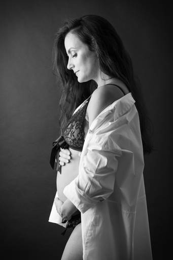 BabyDi, sessão fotográfica de grávida em estúdio, oeiras, black & white, lingerie, melhores fotógrafos de grávidas