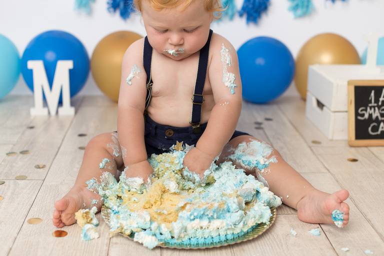 Babydi, Smash the Cake, azul e dourado, bolo