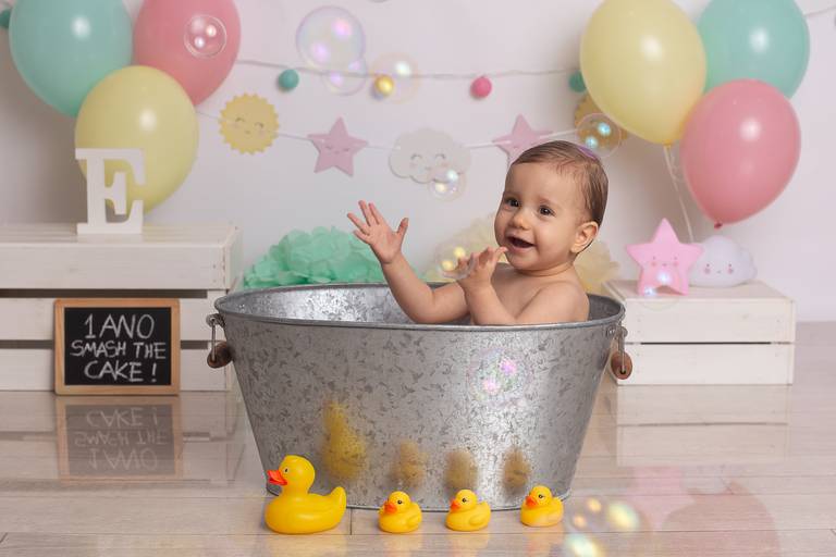 BabyDi, Smash the Cake, cor de rosa amarelo e verde água, estrelas e nuvens, banho