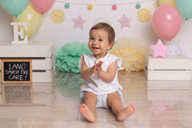 BabyDi, Smash the Cake, cor de rosa amarelo e verde água, estrelas e nuvens