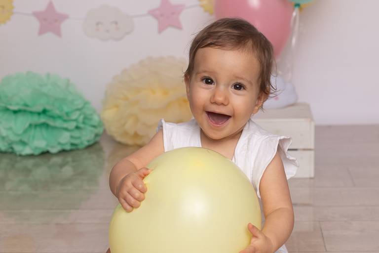 BabyDi, Smash the Cake, cor de rosa amarelo e verde água, estrelas e nuvens