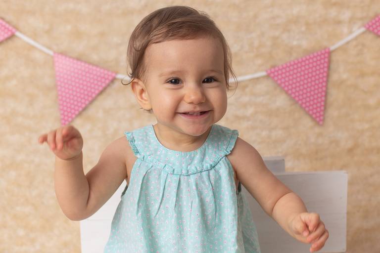 BabyDi, Smash the Cake, cor de rosa amarelo e verde água, estrelas e nuvens