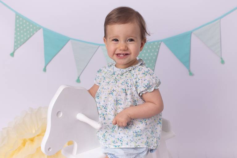 BabyDi, Smash the Cake, cor de rosa amarelo e verde água, estrelas e nuvens