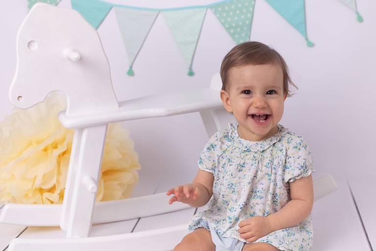 BabyDi, Smash the Cake, cor de rosa amarelo e verde água, estrelas e nuvens