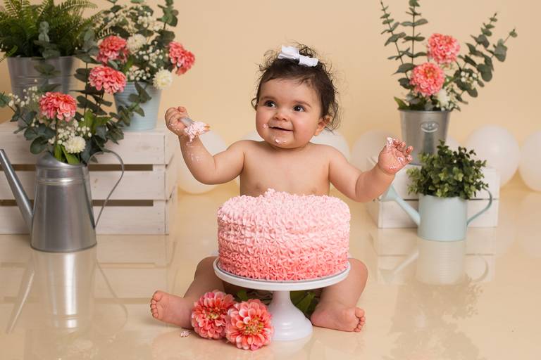 BabyDi, Smash the Cake floral, romantico, flores cor de rosa e branco, bolo, melhores fotógrafos de Smash the Cakes