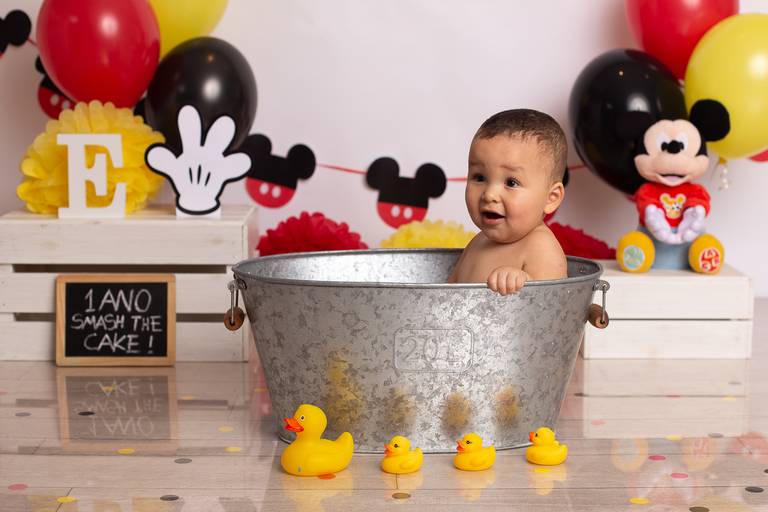 Smash the Cake, Mickey amarelo e encarnado, banho