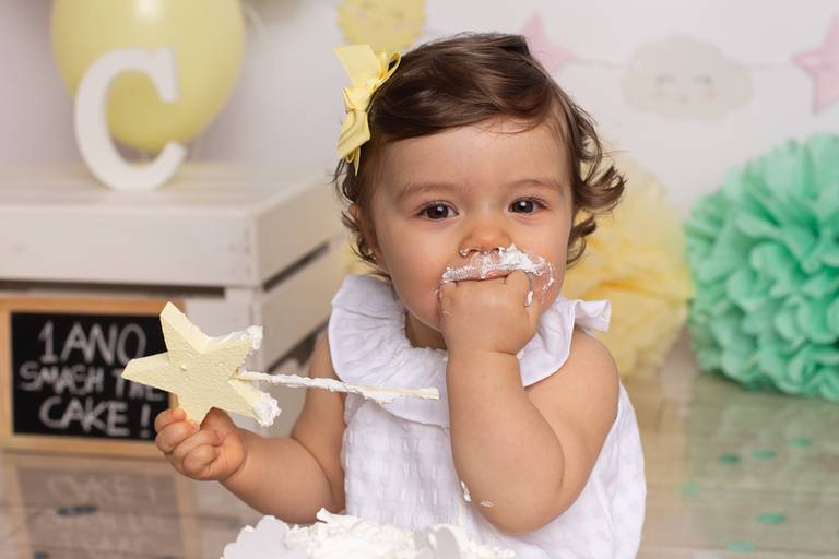 BabyDi, Smash the Cake verde agua, cor de rosa e amarelo, Estrelinhas e nuvens, bolo