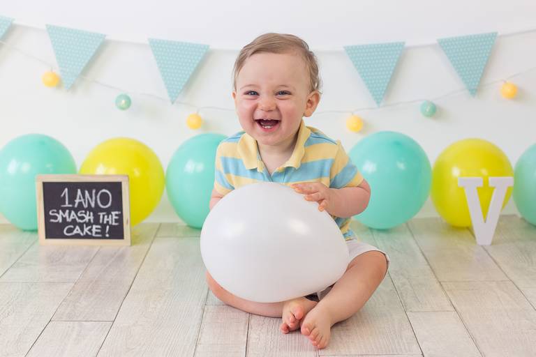 BabyDi, Smash the Cake verde agua e amarelo rapaz