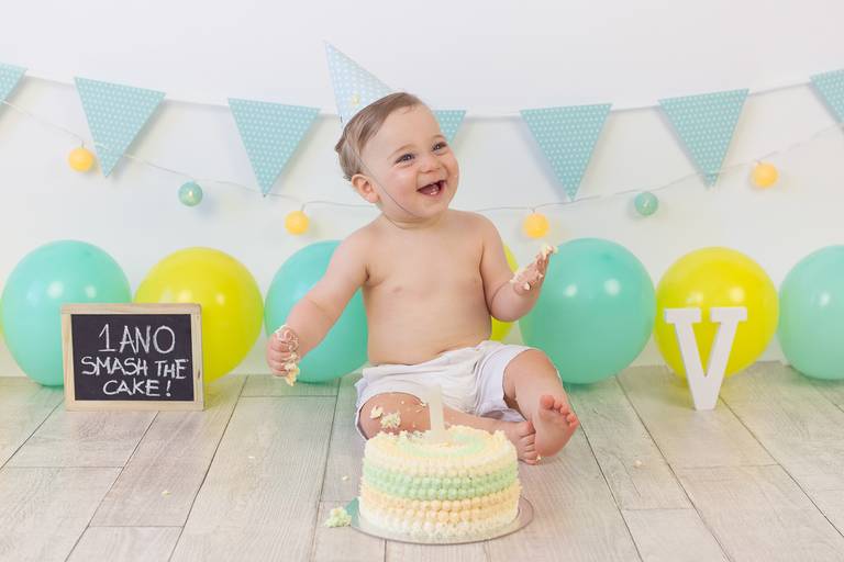 BabyDi, Smash the Cake verde agua e amarelo rapaz, bolo
