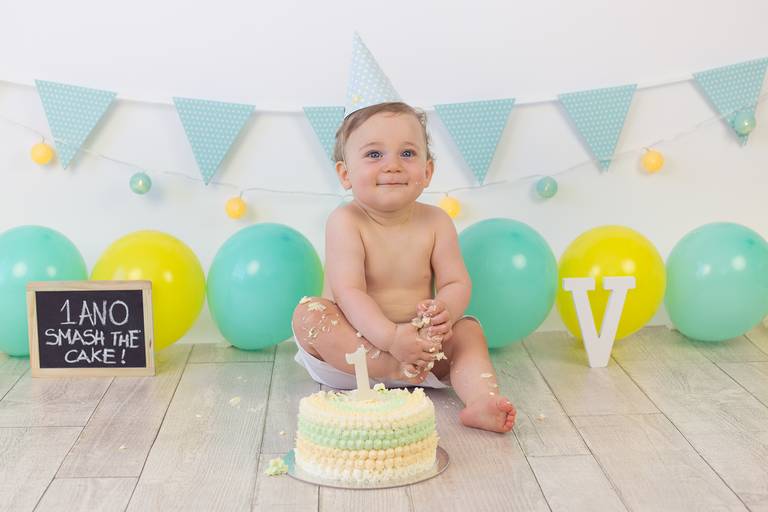 BabyDi, Smash the Cake verde agua e amarelo rapaz, bolo