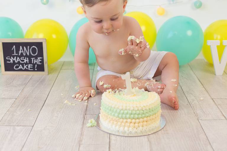 BabyDi, Smash the Cake verde agua e amarelo rapaz, bolo