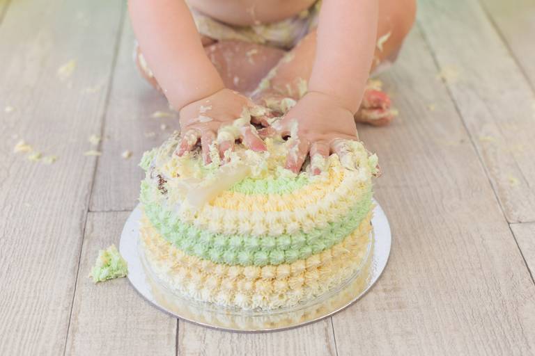 BabyDi, Smash the Cake verde agua e amarelo rapaz, bolo