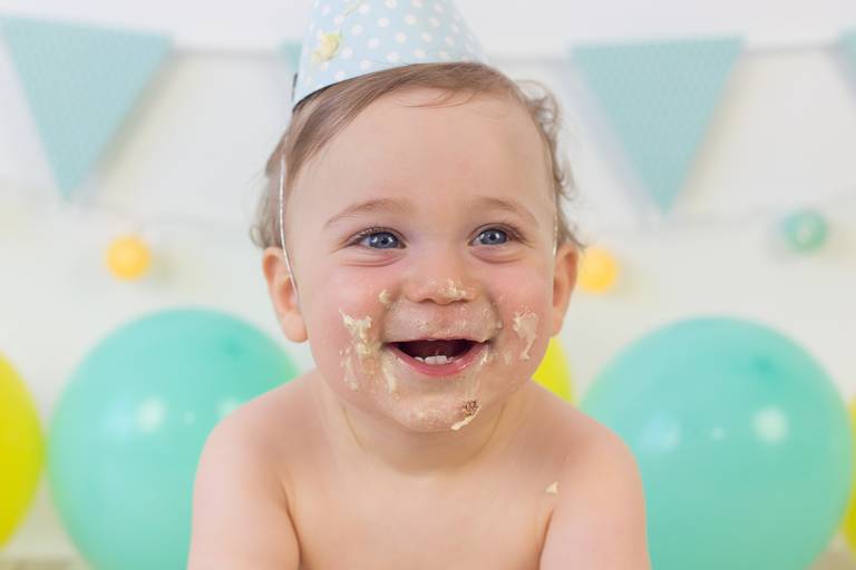 BabyDi, Smash the Cake verde agua e amarelo rapaz, bolo