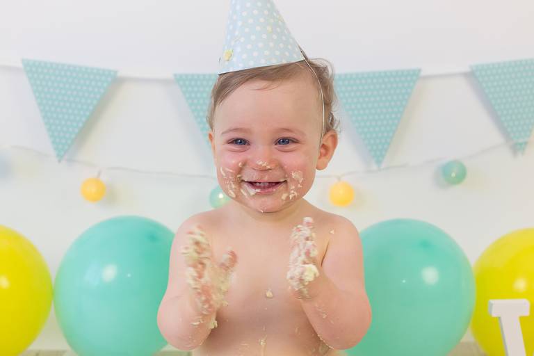 BabyDi, Smash the Cake verde agua e amarelo rapaz, bolo