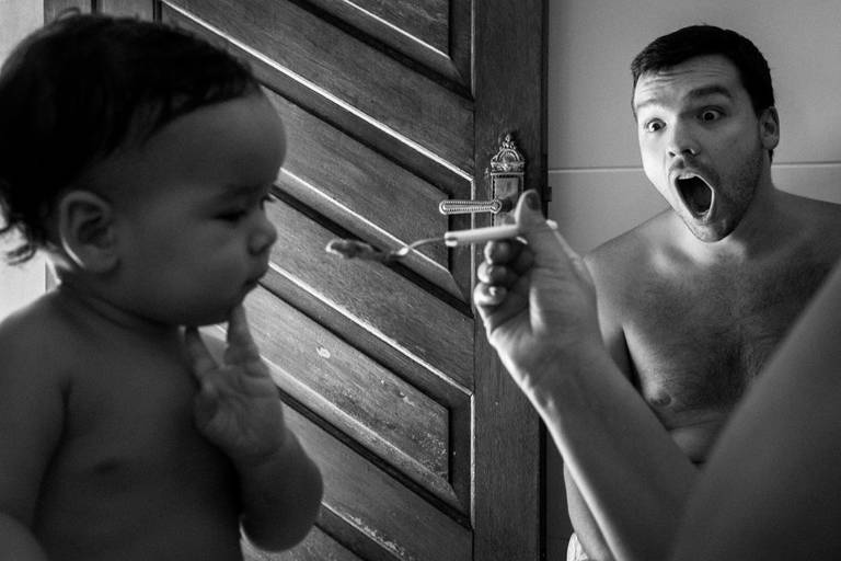 hora da papinha mamãe fazendo aviãozinho