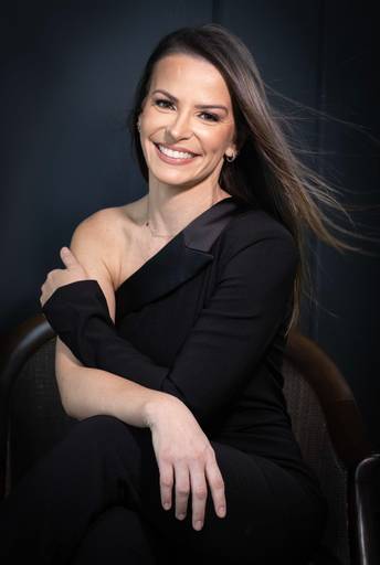 Ensaio Feminino Brasília
Alexandra Paz Fotógrafa
Ensaio em estúdio minimalista. Look elegante em pose de conexão e empatia