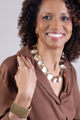 Ensaio corporativo Brasília
Alexandra Paz Fotógrafa
Ensaio de uma jornalista negra que também possui uma acessoria de consultoria de imagem. Destaque para os acessórios que compõem o look.