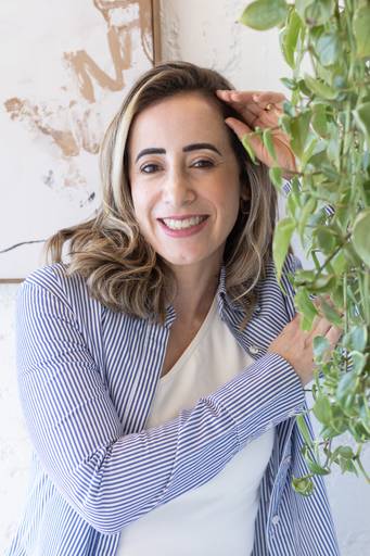 Ensaio corporativo Brasília
Alexandra Paz Fotógrafa 
Ensaio em estúdio mobiliado, clean e acolhedor. Ensaio de uma médica reumatologista.