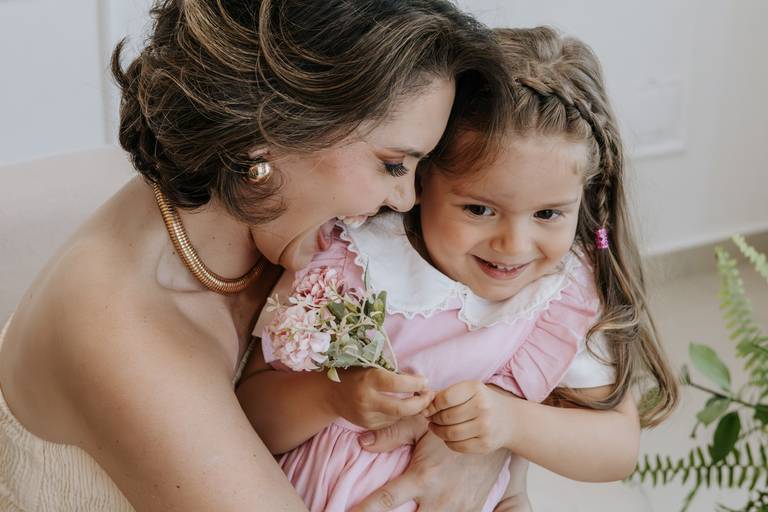Abraço apertado. Fotógrafa Alexandra paz em Campanha de dia das mães Brasília
