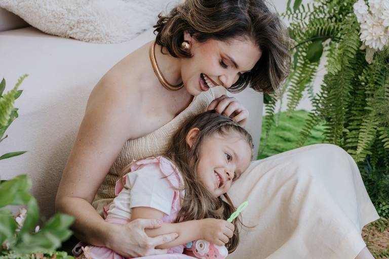 No colo da mamães em Campanha de dia das mães Brasilia
