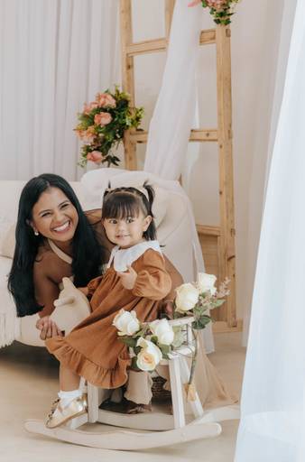 Fotógrafa Alexandra Paz em Campanha de DiA DAS MÃES. Estúdio de luz natural em Brasília