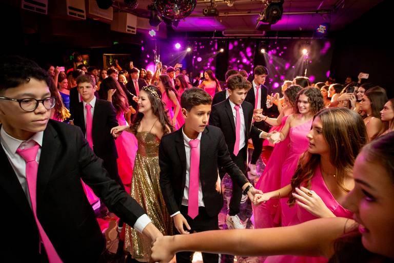 flavia-lago-fotografia-de-quinze-anos-rio-de-janeiro-dança-com-amigos