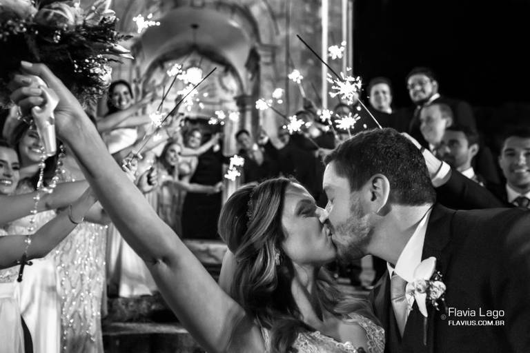 Fotografia de Casamento no Rio de Janeiro RJ Flavia Lago Flavius Saída igreja noivos