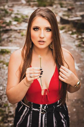 Ensaio Feminino fábrica abandonada Curitiba-PR