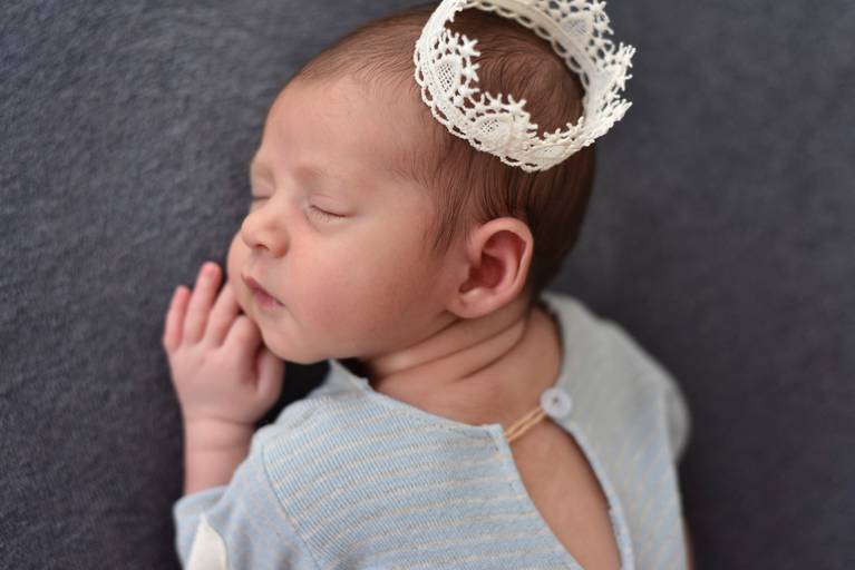 melhorfotografanewborn,estudiofotografia,amormaior, odeceixemaravilha,Algarve,fotografianewborn, sweetbabyfotografia,bebe,recemnascido,grávida, maternidade,fotografiafamilia,cinzento,susananovaisfotografia,asmaisbonitasfotografias,coroa