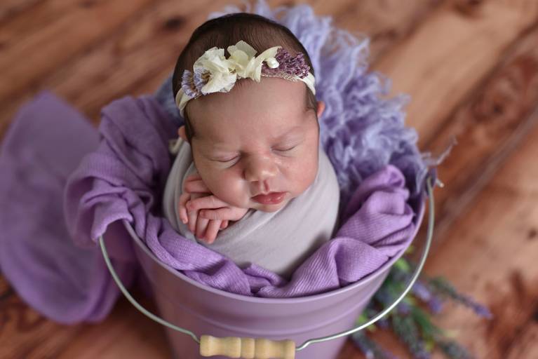 melhorfotografanewborn,estudiofotografia,amormaior, odeceixemaravilha,Algarve,fotografianewborn, sweetbabyfotografia,bebe,recemnascido,grávida, maternidade,fotografiafamilia,roxo,susananovaisfotografia,asmaisbonitasfotografias,enroladinho,balde,fineart