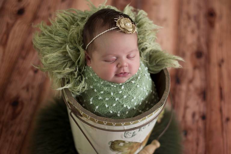melhorfotografanewborn,estudiofotografia,amormaior, odeceixemaravilha,Algarve,fotografianewborn, sweetbabyfotografia,bebe,recemnascido,grávida, maternidade,fotografiafamilia,balde,susananovaisfotografia,asmaisbonitasfotografias,enroladinho,verde,fineart