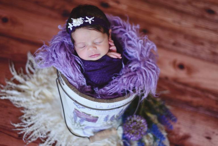 melhorfotografanewborn,estudiofotografia,amormaior, odeceixemaravilha,Algarve,fotografianewborn, sweetbabyfotografia,bebe,recemnascido,grávida, maternidade,fotografiafamilia,flores,balde,roxo,susananovaisfotografia,asmaisbonitasfotografias,enroladinho